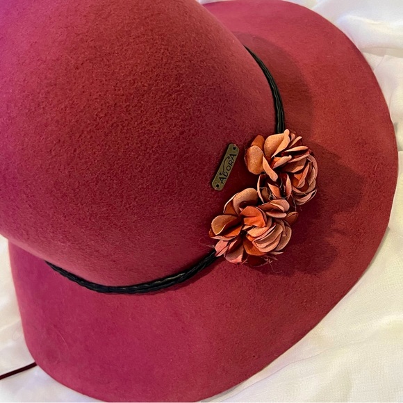 Soft Wool Hat - Picture 3 of 5